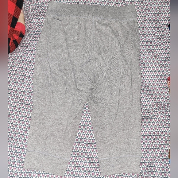 Under armour charged cotton capri joggers, size large. - Picture 6 of 8